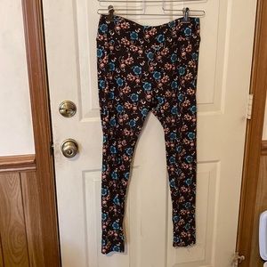 LuLaRoe Leggings Tall & Curvy NWOT